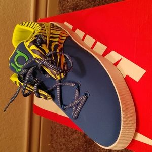 Shoes Size 7 youth KD Vulc 2